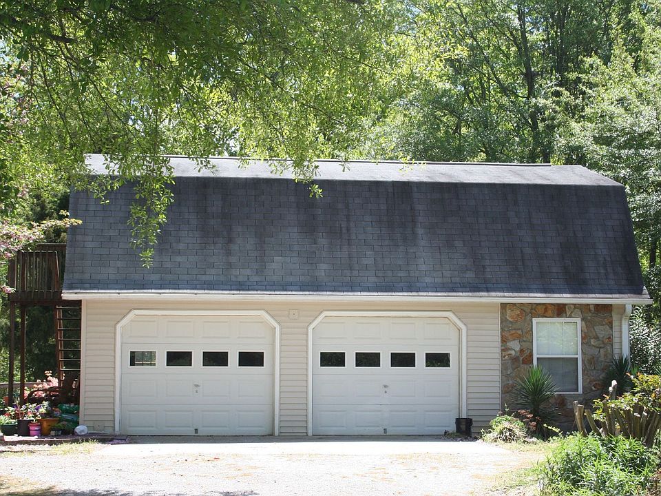Detached Garage