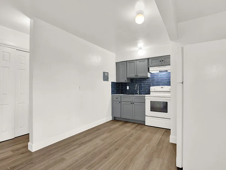 2701 Avenue E — Photo 6