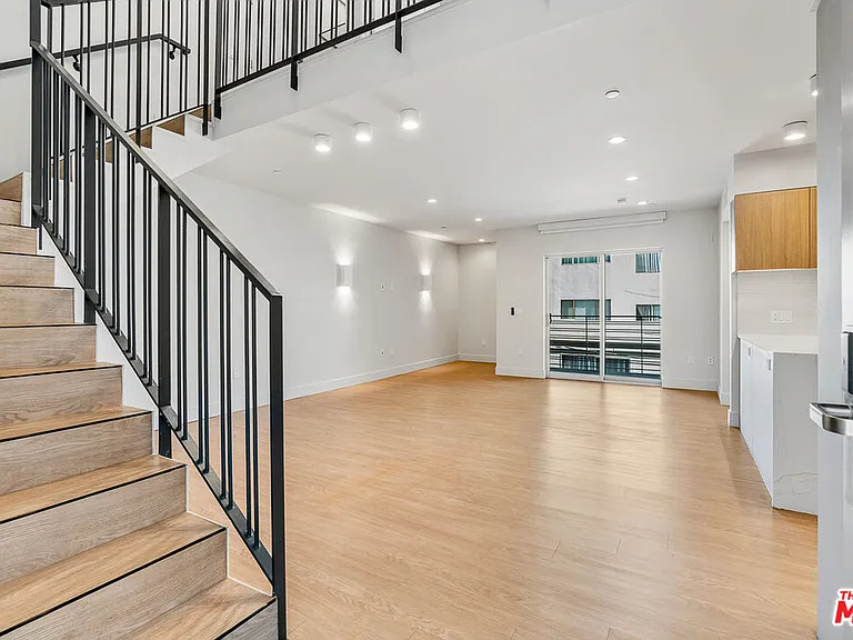 11837 Mayfield Ave #302 — Photo 1