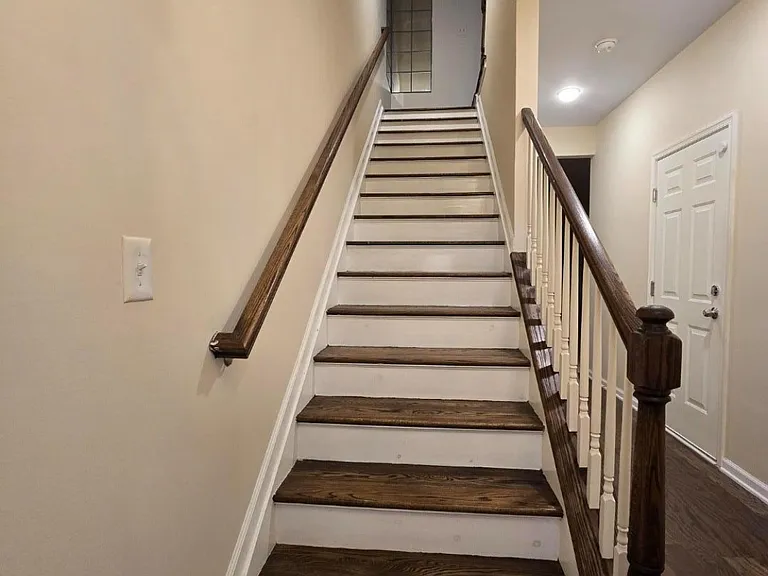 76 Albert Ct — Photo 16
