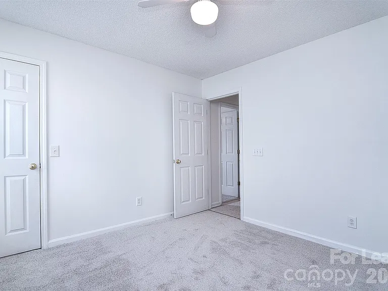 550 Carlisle Dr — Photo 11