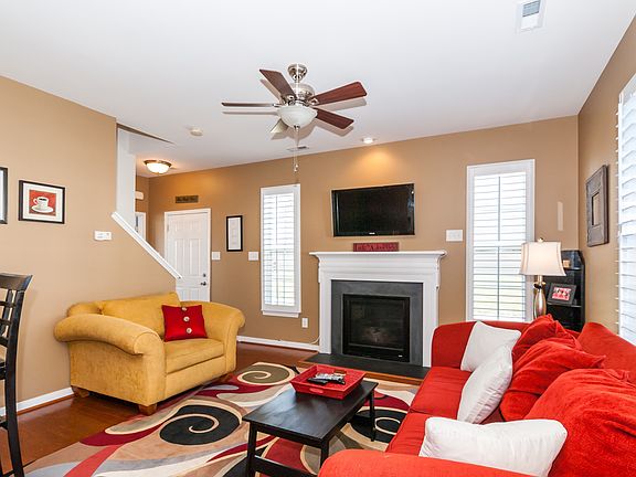 3rd image of 8227 Creekside Bluffs Ln