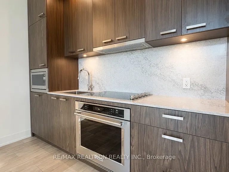 858 Dupont St #Penthouse 35 — Photo 8