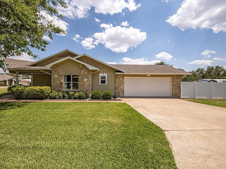 508 Pine Ln — Photo 4