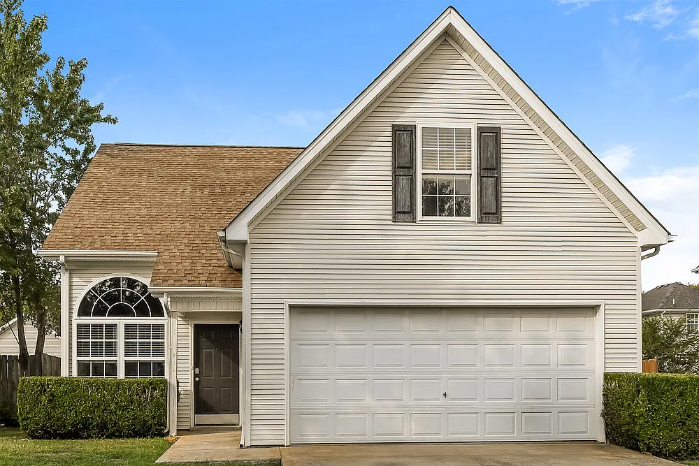 2 bed, 2.5 bath, 1530 sqft, $1,920 — Photo 1