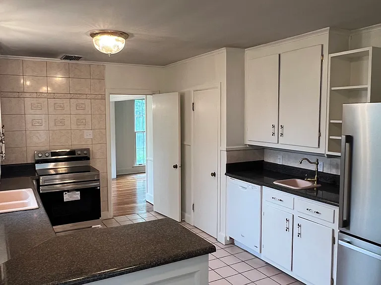516 N Park St — Photo 12