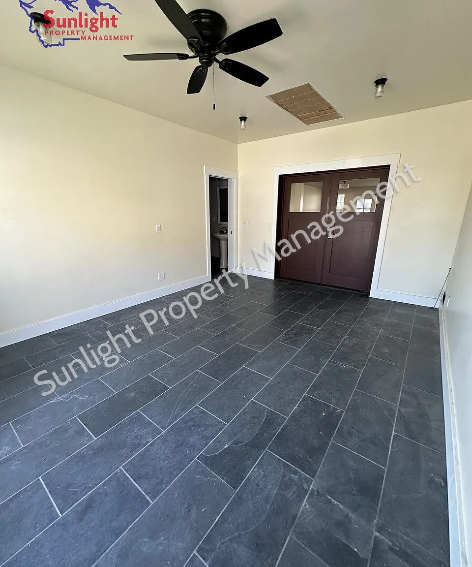 4 bed, 3.0 bath, 4819 sqft, $2,995 — Photo 3