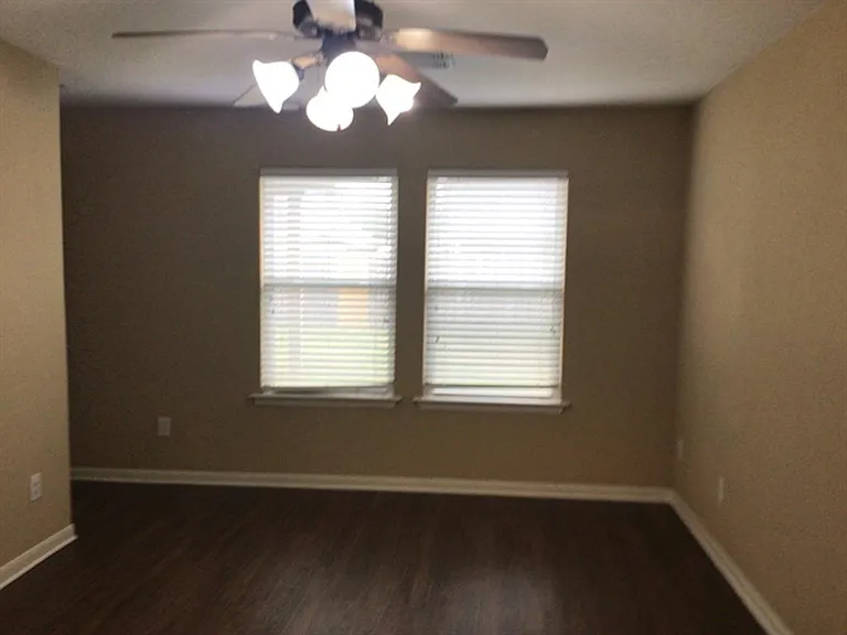 1022 Yorkshire Holw — Photo 12