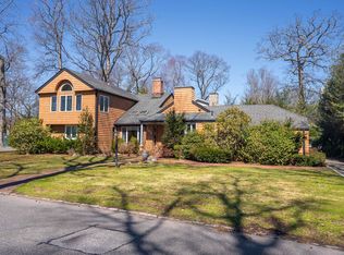 143 Round Hill Rd, Roslyn Heights, NY 11577