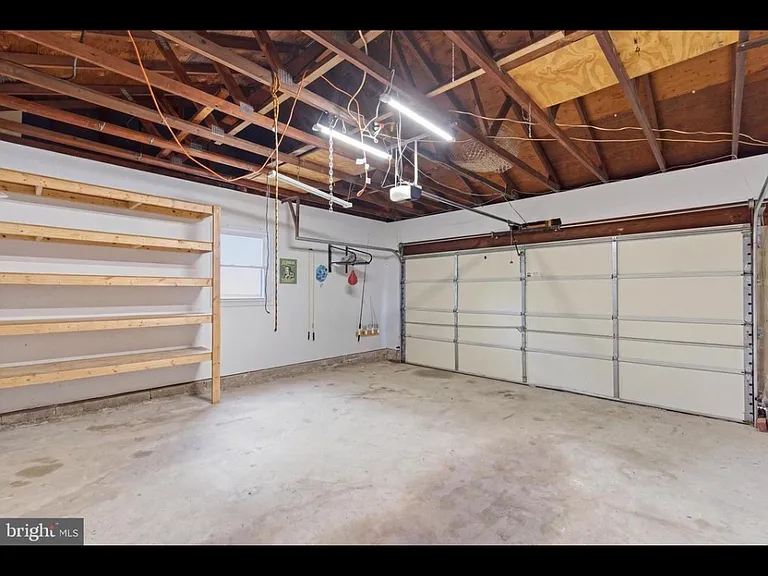 203 Kane Ct — Photo 9