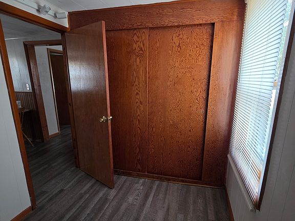 5th image of 205 Chestnut St