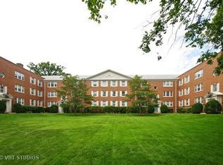 2709 Central St APT 1N, Evanston, IL 60201