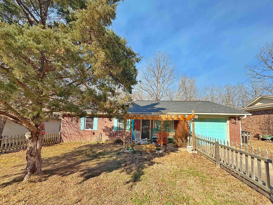 1st image of 10 Foxgrove Ln