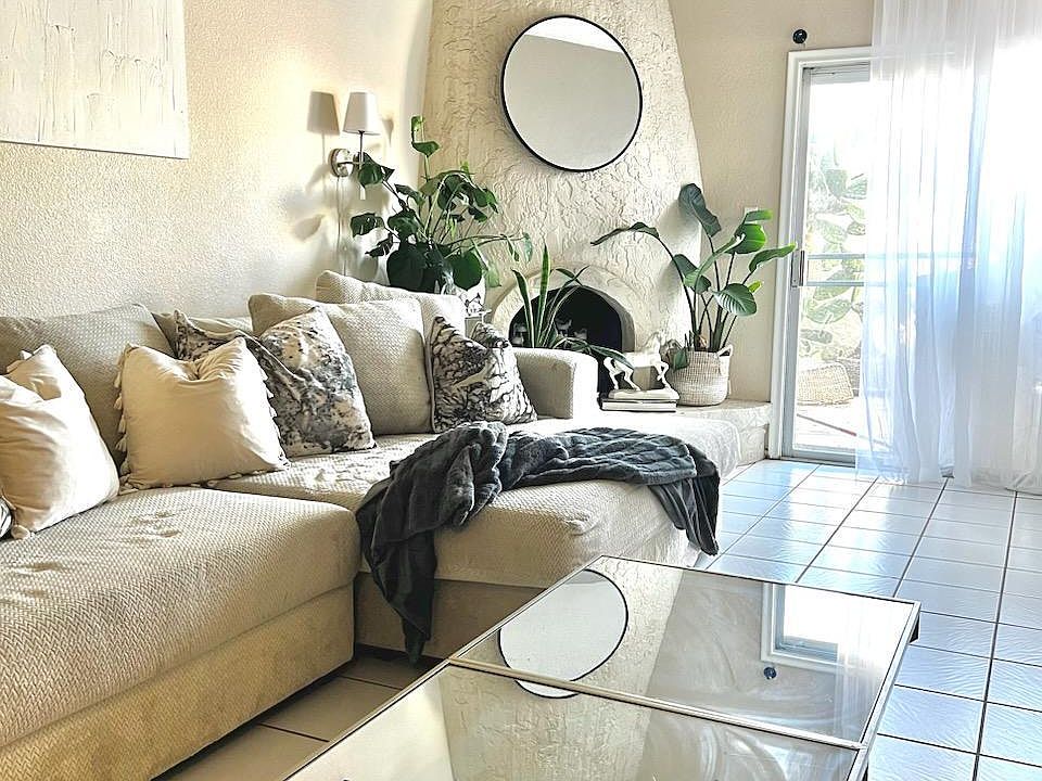 Lovely great room!