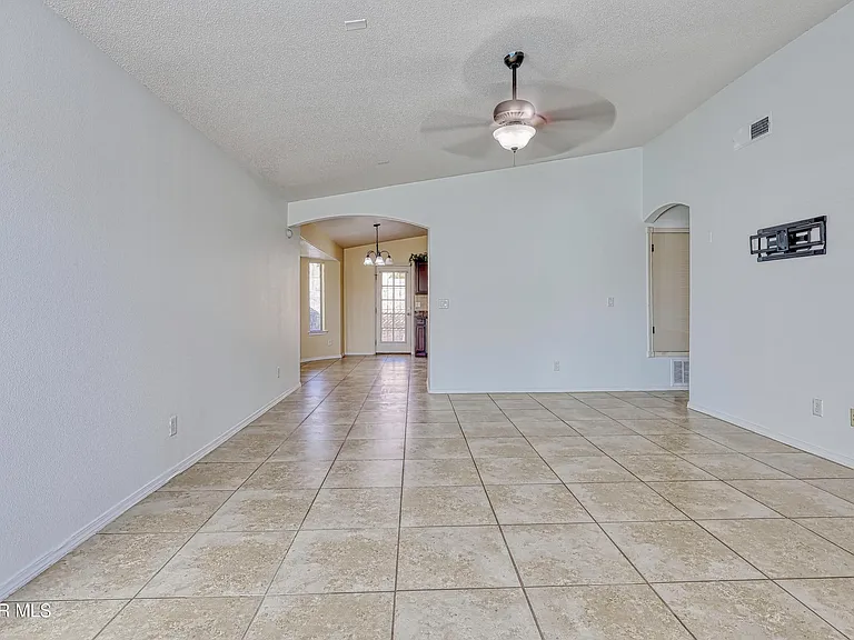14325 Woods Point Ave — Photo 6