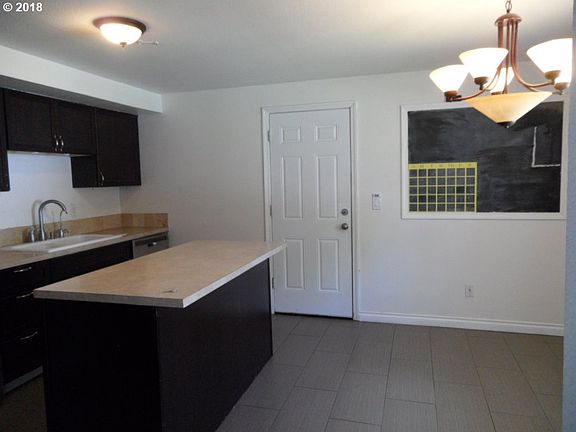 4th image of 407 NE 106th St