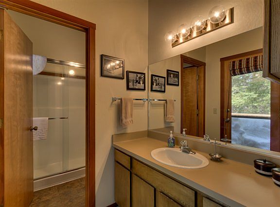 5th image of 8771 Victoria Cir