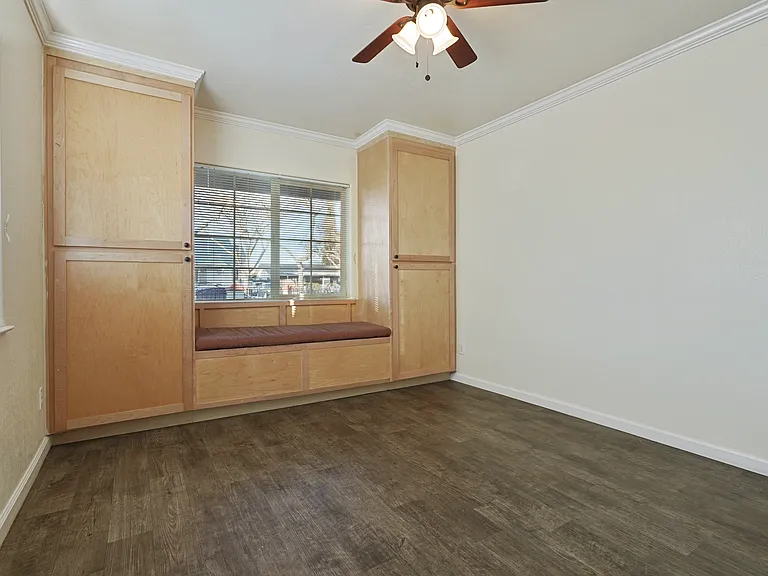 324 Flora St — Photo 12