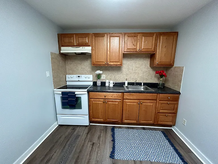 206 E Ayre St #8 — Photo 1