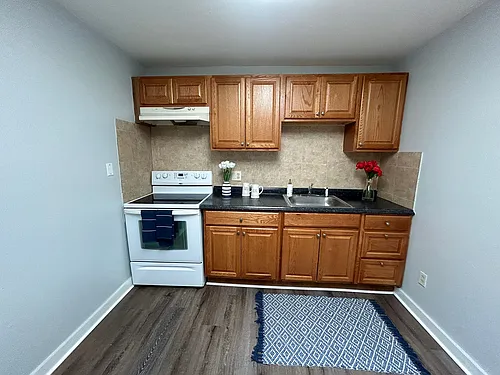 206 E Ayre St #8 Photo 1