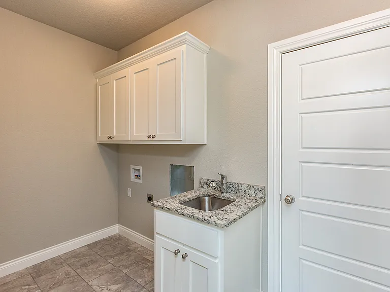 1511 Abbey Ln — Photo 3