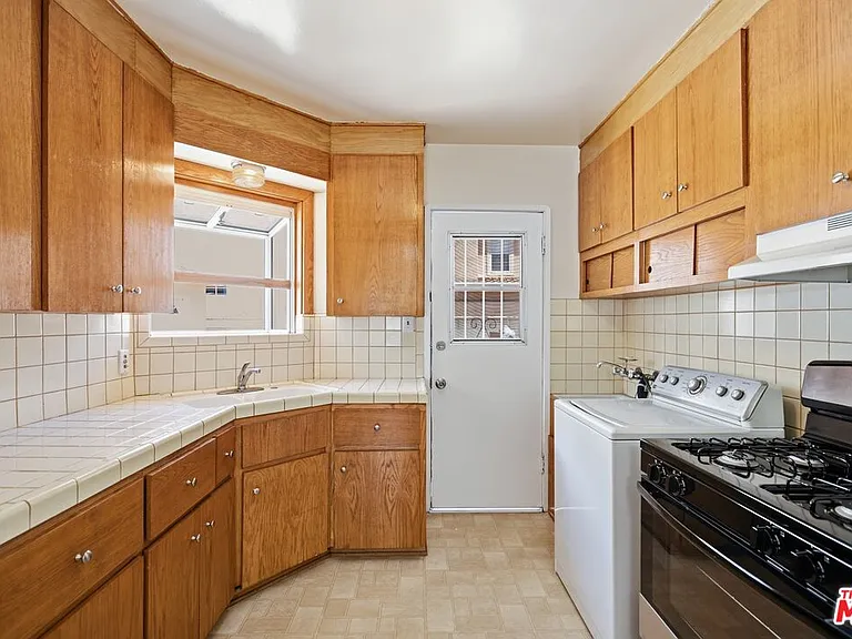 4142 Lincoln Ave — Photo 6