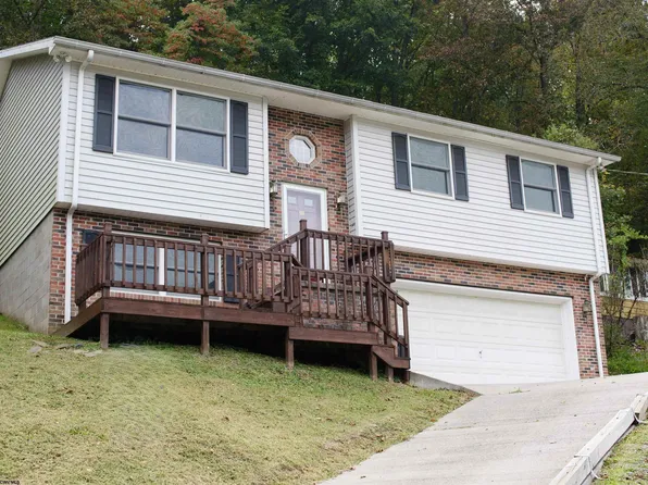 1914 Lake Floyd Cir, Salem, WV 26426
