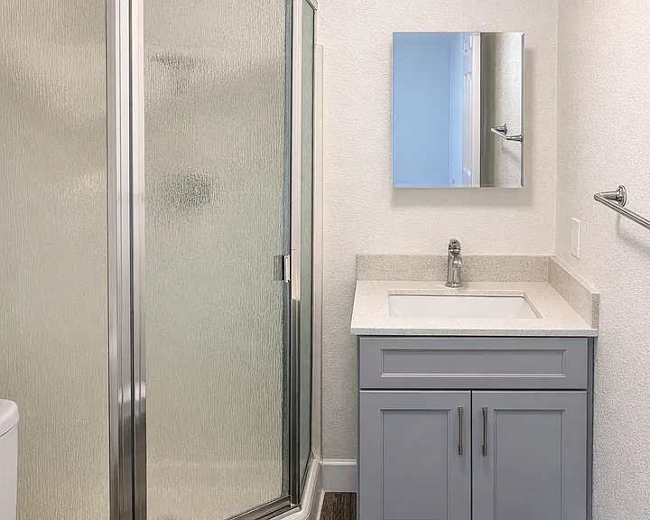 Manzanita Manor — Photo 2