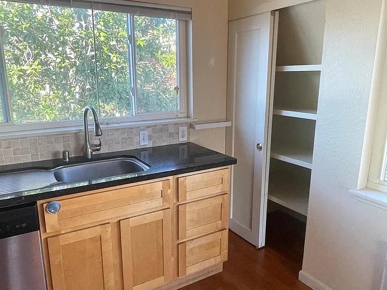 1150 James Pl #2 — Photo 7