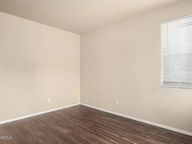 5125 S 15th Pl — Photo 4