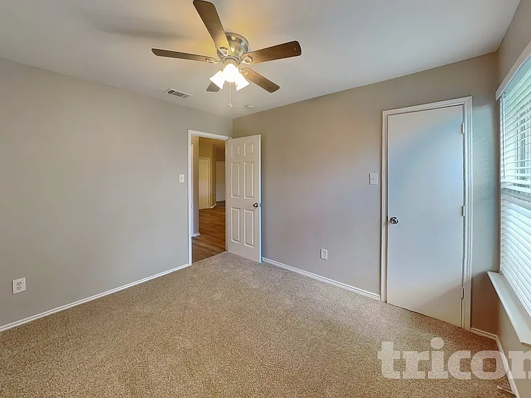 1320 Cleardale Dr — Photo 10