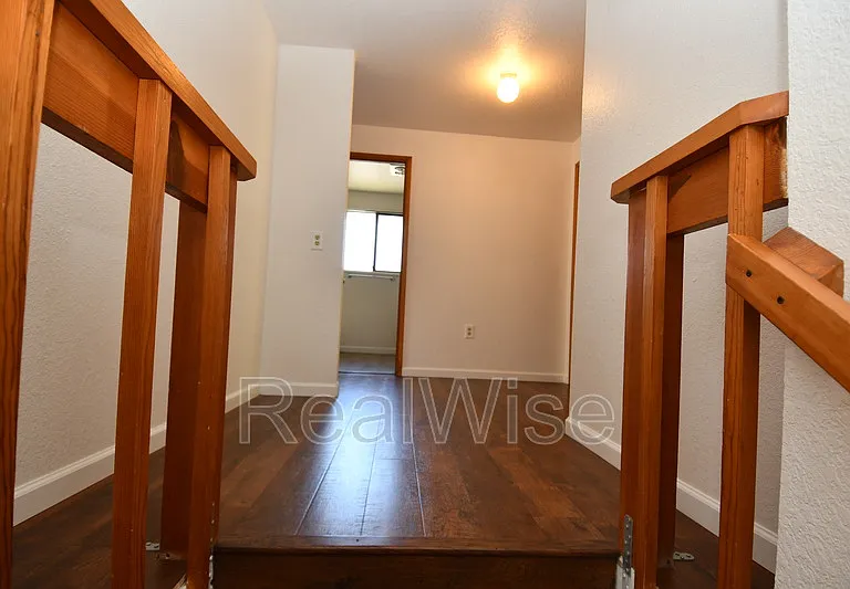 936 SE Sharon Ave — Photo 7