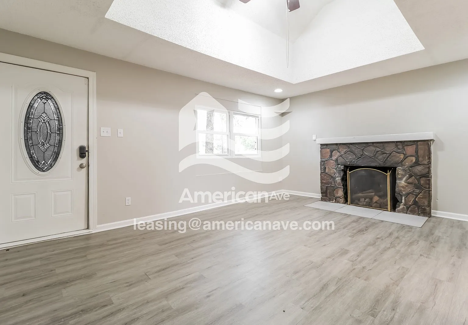 3 bed, 1.5 bath, 1353 sqft, $1,097 — Photo 3