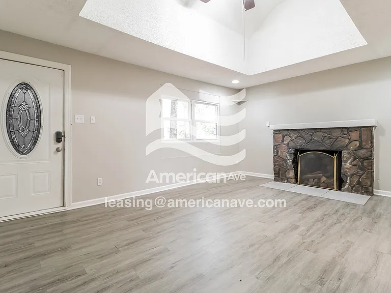 541419_003_living_room_14034825.jpg
