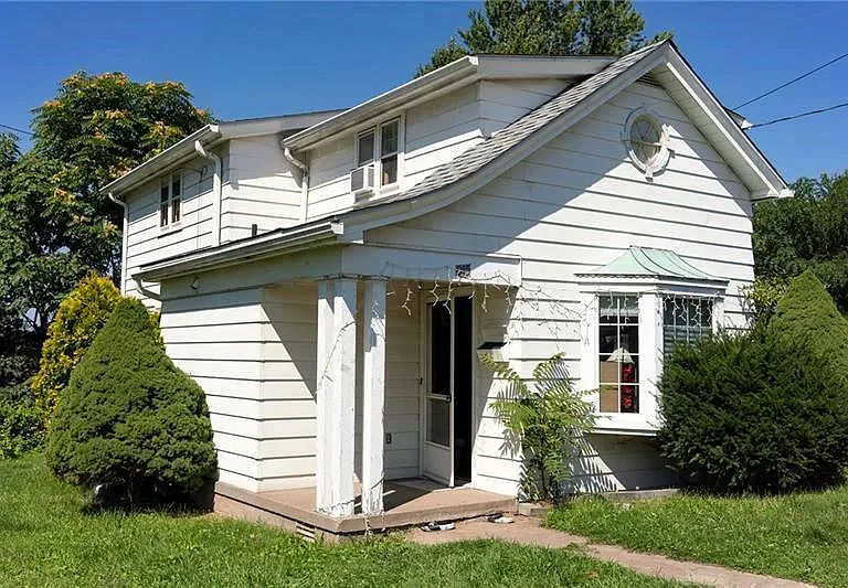 915 Perry Hwy — Photo 1