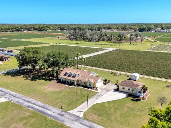 2910 Appling Woods Pl, Plant City, FL 33565