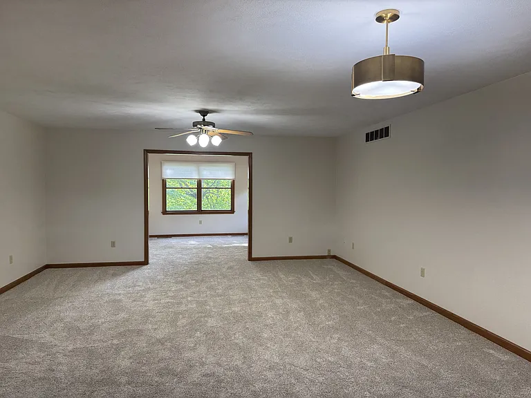 1025 W Hoppus Rd — Photo 6