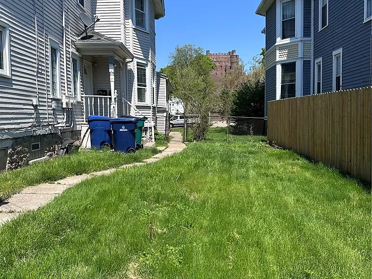 688 Columbus Pkwy — Photo 13