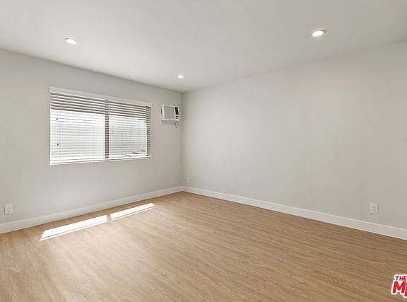 5th image of 3314 S Mentone Ave #8
