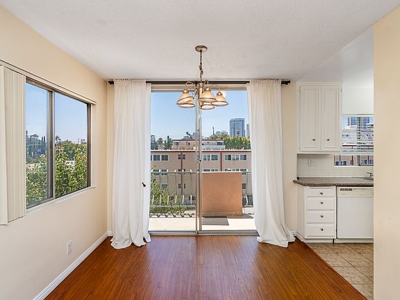 3rd image of 1377 S Beverly Glen Blvd #1B-1Ba