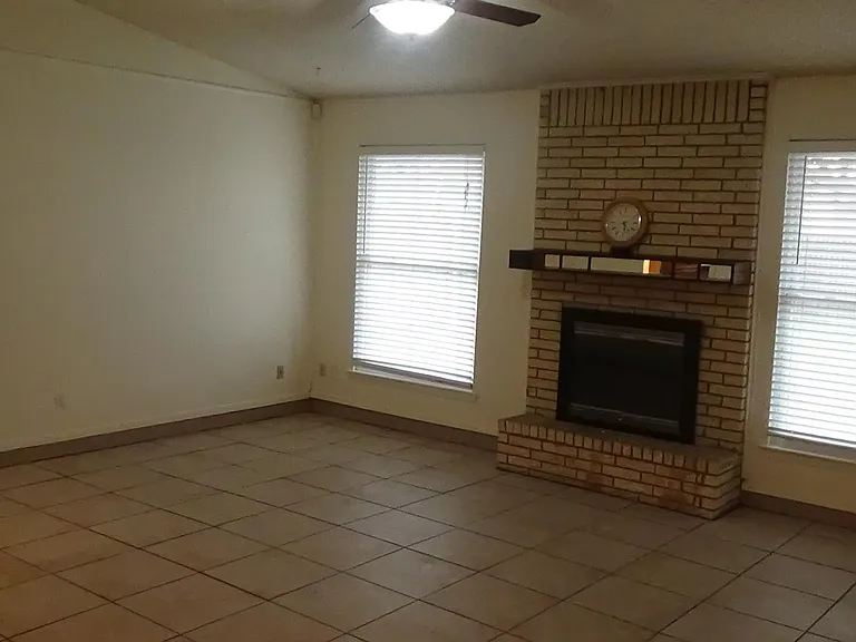 1726 Chucker Ct — Photo 6