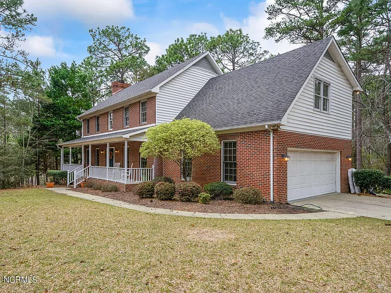 300 Clearfield Ln — Photo 2