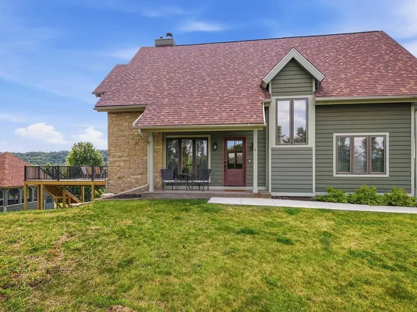 2 Augusta Dr, Galena, IL 61036