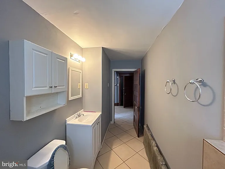 6370 Oxford Ave #B — Photo 11