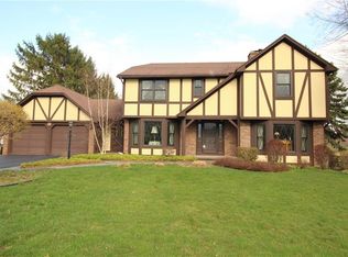 22 Copper Woods, Pittsford, NY 14534