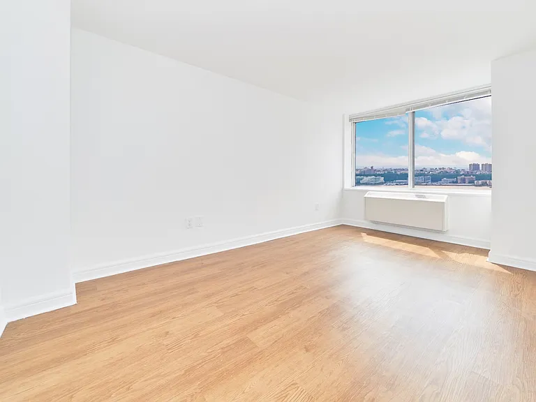 160 Riverside Blvd #16H — Photo 10
