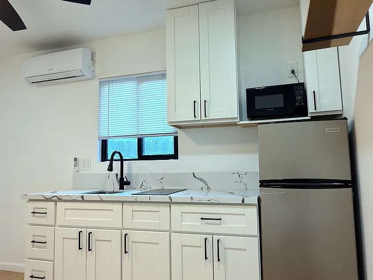1016 Cedar Brk — Photo 2