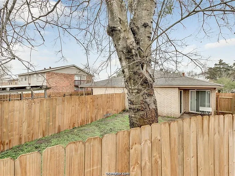 703 Wellesley Ct #A — Photo 13