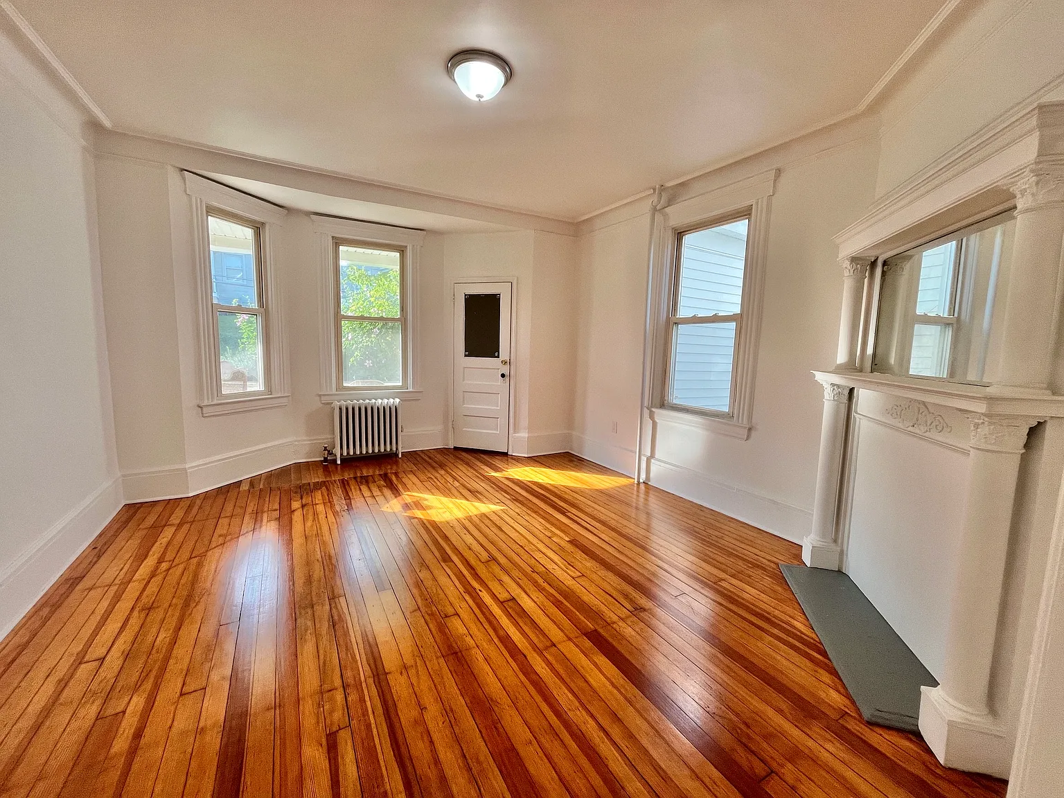 3 bed, $3,350 — Photo 2