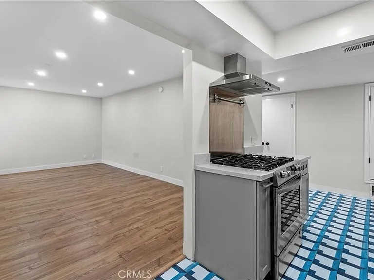 6752 Hillpark Dr #303 — Photo 4